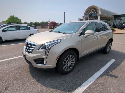 Used 2017 Cadillac XT5 Luxury w/ Driver Awareness Package FWD image 7