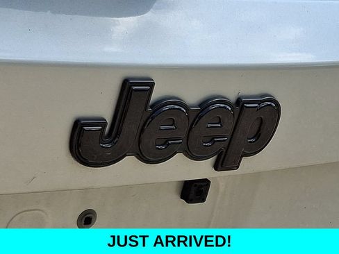 Used 2017 Jeep Renegade Altitude AWD/4WD image 29