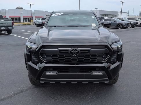 Certified 2025 Toyota Tacoma TRD Off-Road AWD/4WD image 2