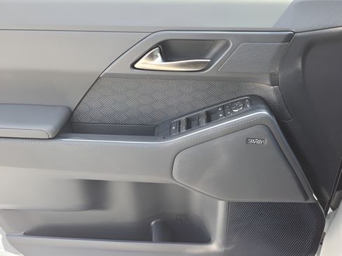 Used 2025 Lexus GX 550 w/ Cold Area Package AWD/4WD image 32