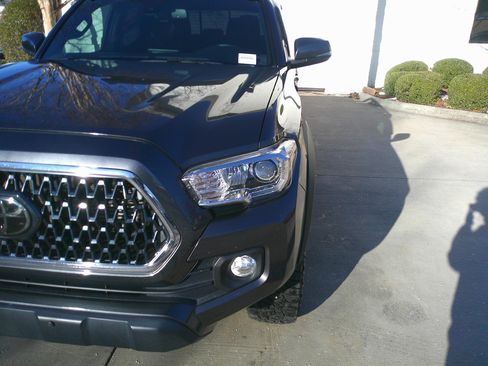 Used 2019 Toyota Tacoma TRD Off-Road w/ Exterior Package image 7