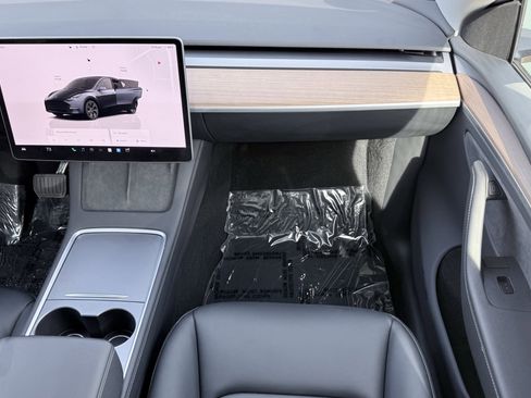Used 2025 Tesla Model Y Long Range AWD/4WD image 48