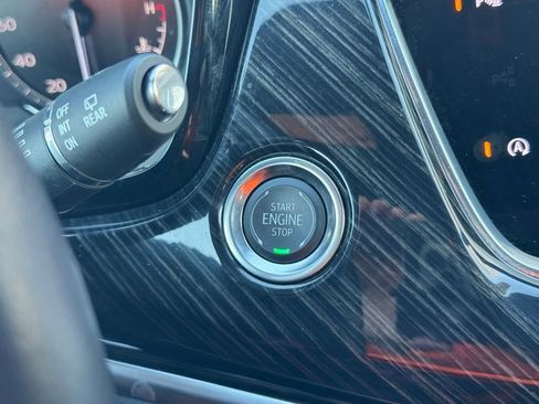 Certified 2025 Cadillac XT6 Premium Luxury image 32