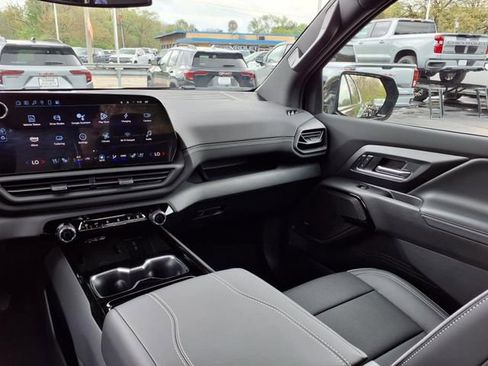 New 2025 Chevrolet Silverado EV LT image 23