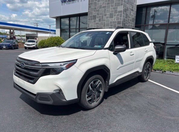 Used 2025 Subaru Forester Limited AWD/4WD image 2