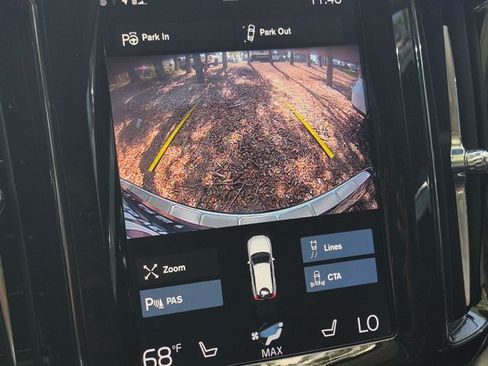 Used 2019 Volvo XC60 T5 Momentum w/ Premium Package FWD image 11