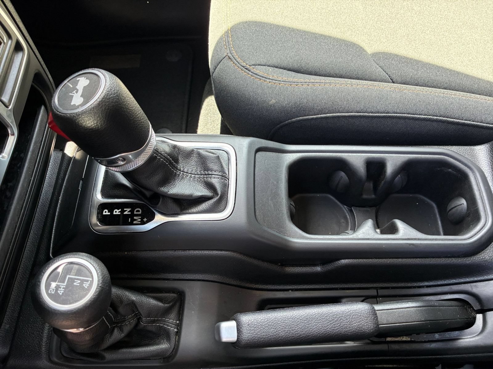 Used 2025 Jeep Wrangler Unlimited Sahara AWD/4WD image 39