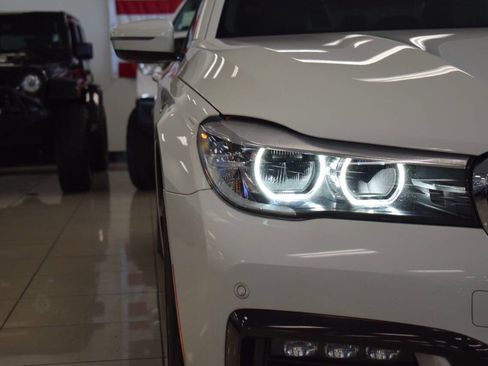 Used 2016 BMW 740i image 8