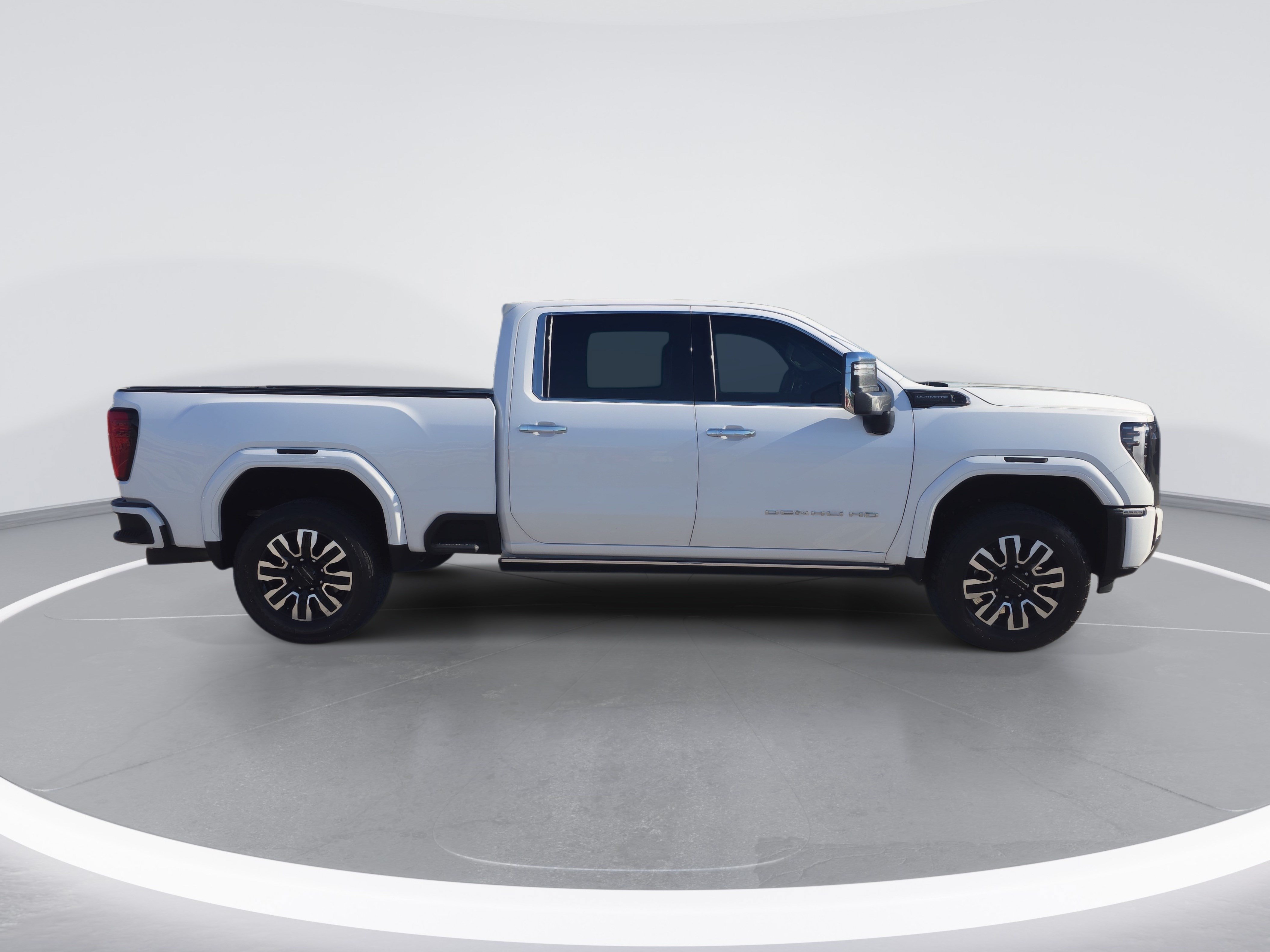 Used 2024 GMC Sierra 2500 Denali Ultimate AWD/4WD image 2