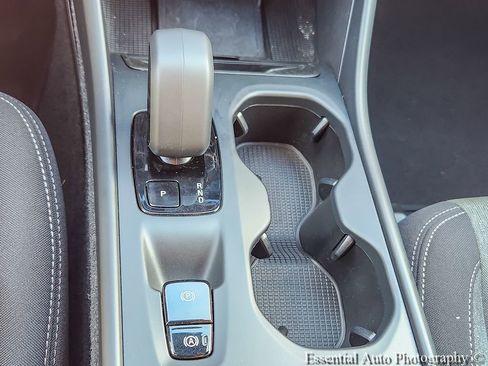 Used 2024 Volvo XC40 B5 Core AWD/4WD image 16