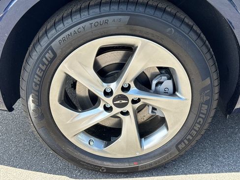 New 2026 Genesis GV70 2.5T Advanced AWD/4WD image 17