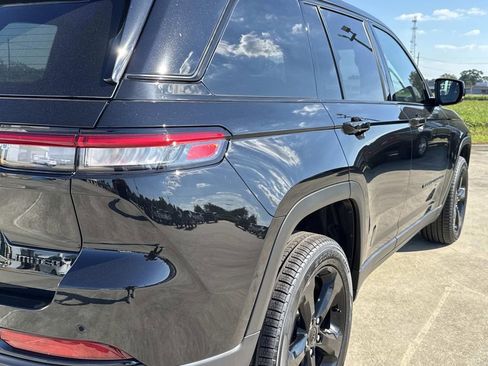 New 2025 Jeep Grand Cherokee Limited w/ Black Appearance Package image 13