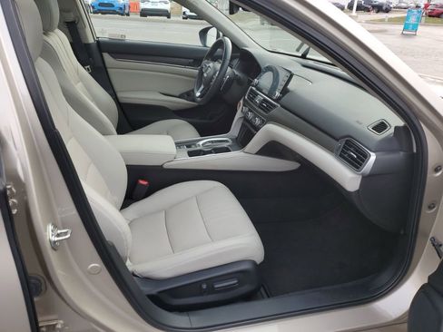 Certified 2018 Honda Accord EX-L image 32
