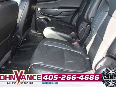 Used 2020 GMC Acadia SLT w/ Driver Alert Package II image 24