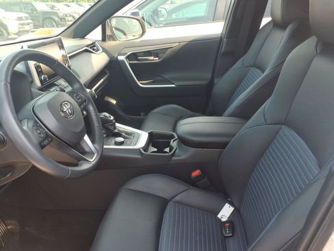 Used 2019 Toyota RAV4 XSE w/ XSE Weather Package AWD/4WD image 7