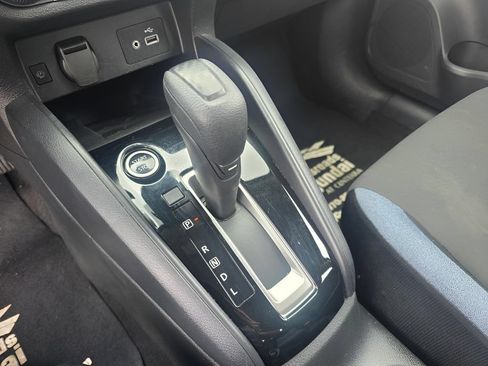 Used 2025 Nissan Versa SV FWD image 18