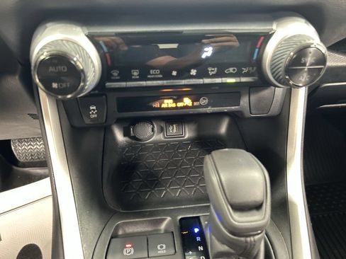 Used 2024 Toyota RAV4 LE AWD/4WD image 16