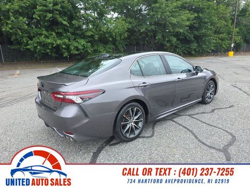 Used 2022 Toyota Camry XSE image 5