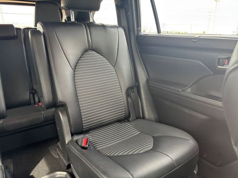 Used 2025 Toyota Highlander XSE image 40
