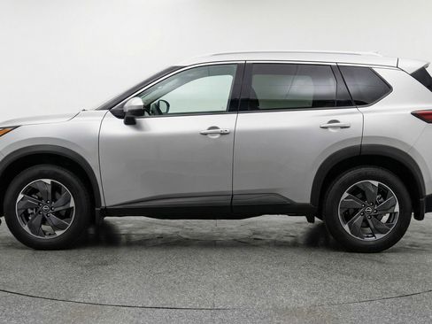 Used 2025 Nissan Rogue SV image 5
