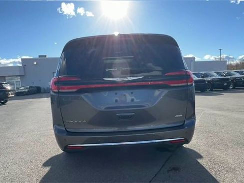 Used 2021 Chrysler Pacifica Touring-L w/ Uconnect Theater Family Group image 7