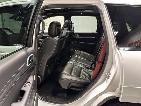 Used 2020 Jeep Grand Cherokee SRT image 27