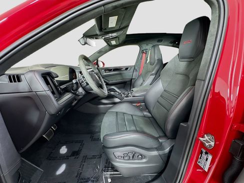 Certified 2026 Porsche Cayenne GTS AWD/4WD image 5