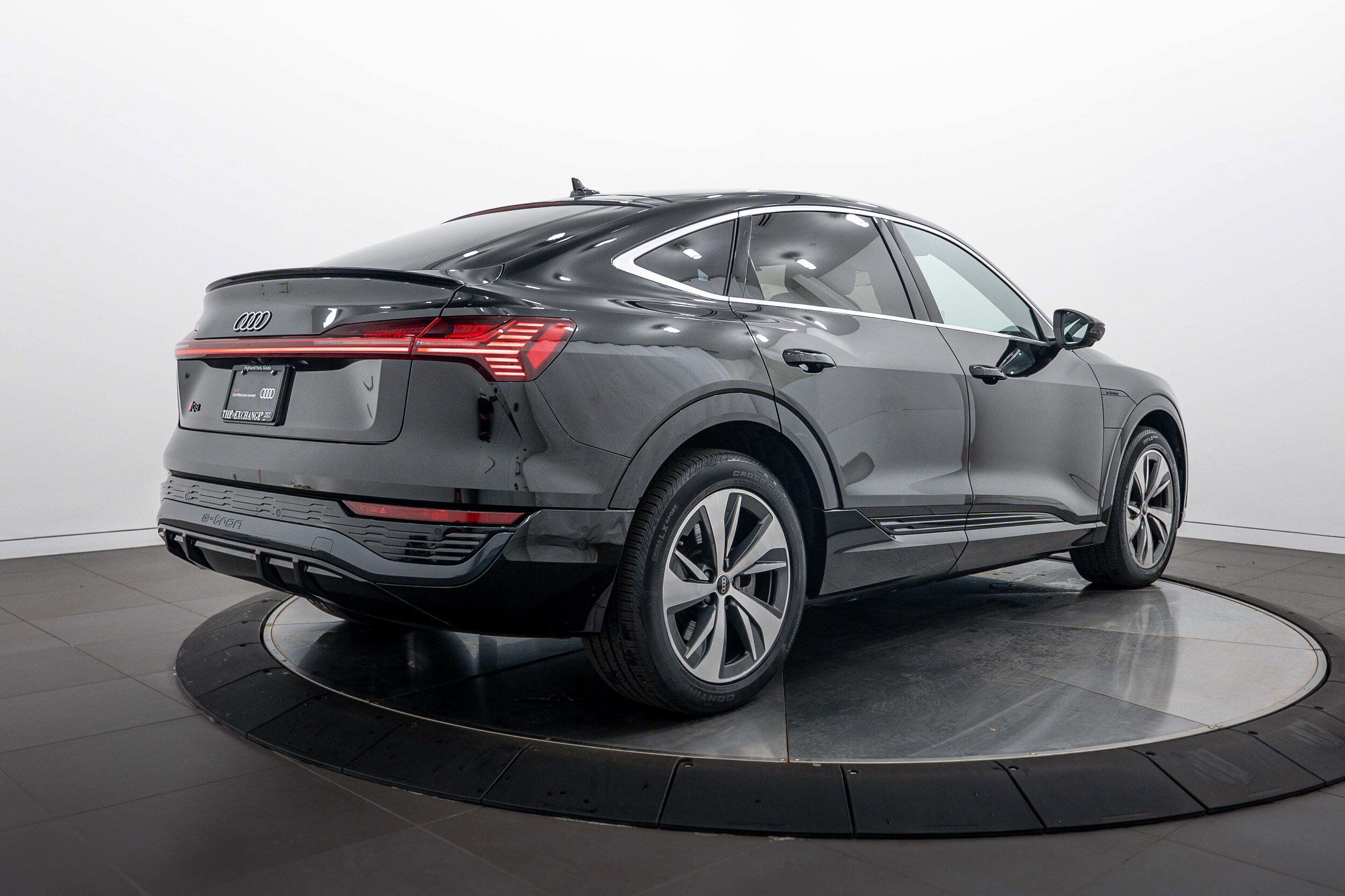 Certified 2024 Audi Q8 e-tron Prestige w/ Prestige Package AWD/4WD image 4