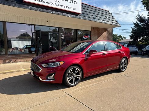 Used 2019 Ford Fusion Titanium image 2