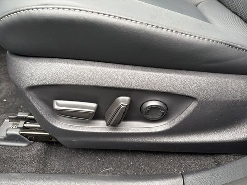 New 2025 Toyota Crown Signia image 11