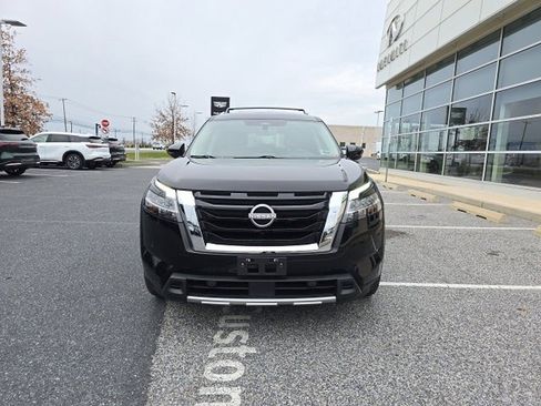Used 2023 Nissan Pathfinder Platinum w/ Cargo Package image 2