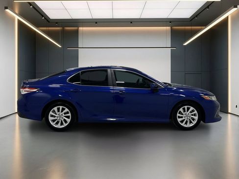 Used 2018 Toyota Camry LE FWD image 7
