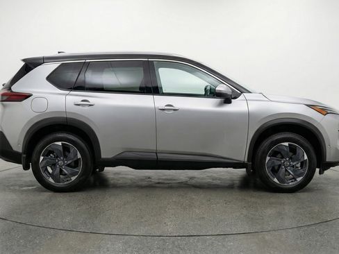 Used 2025 Nissan Rogue SV image 11
