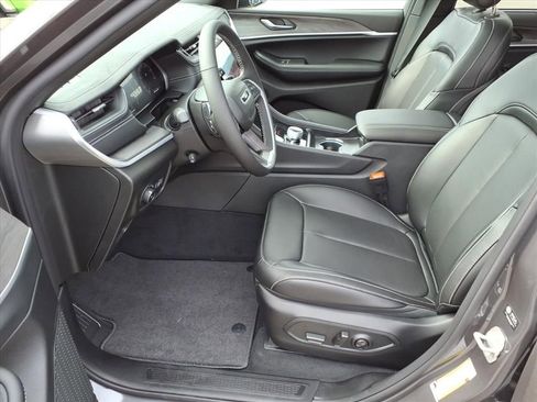 New 2025 Jeep Grand Cherokee Limited w/ Luxury Tech Group II image 7