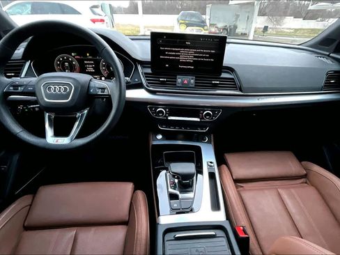 Used 2024 Audi Q5 2.0T Prestige w/ Prestige Package image 15