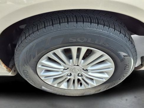 Used 2015 Chrysler Town & Country Touring-L FWD image 9