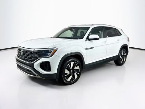 Used 2025 Volkswagen Atlas Cross Sport SE FWD image 3