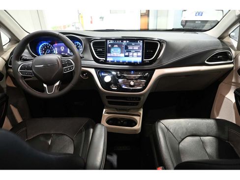 Used 2022 Chrysler Pacifica Touring-L FWD image 22