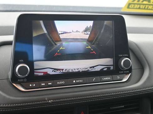 Used 2024 Nissan Rogue S FWD image 27