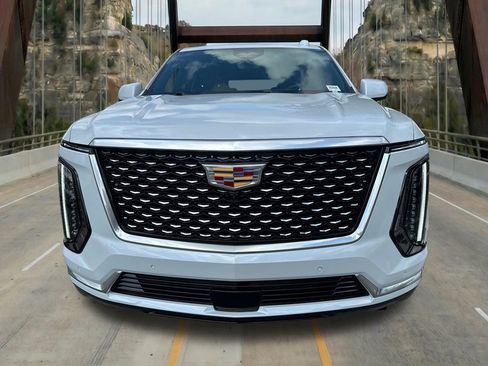 New 2026 Cadillac Escalade Luxury w/ LPO, Floor Liner Package AWD/4WD image 2