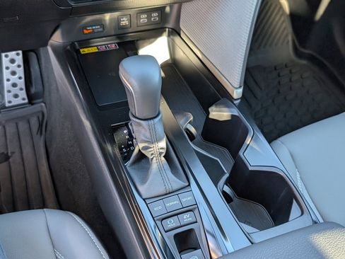 Used 2026 Toyota Camry SE image 16