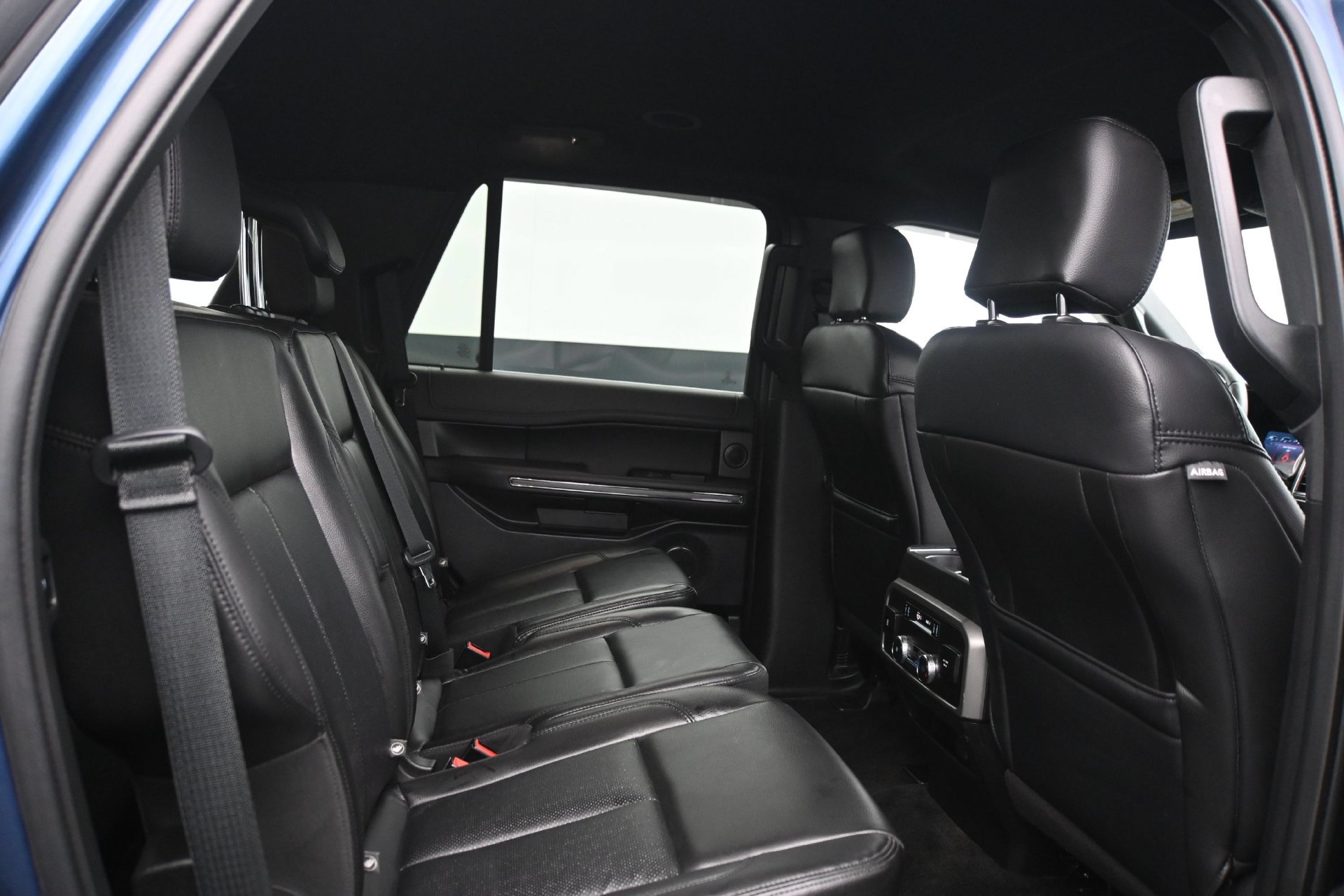 Used 2019 Ford Expedition XLT w/ Equipment Group 202A AWD/4WD image 14