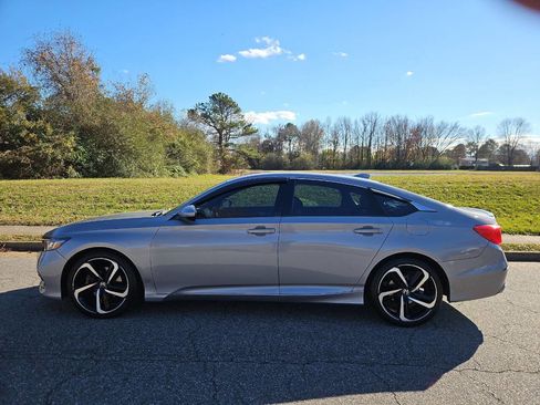 Used 2018 Honda Accord Sport image 2