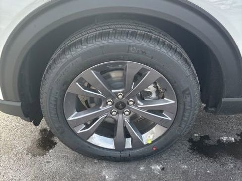 New 2026 Ford Explorer Active w/ Active Comfort Package image 13