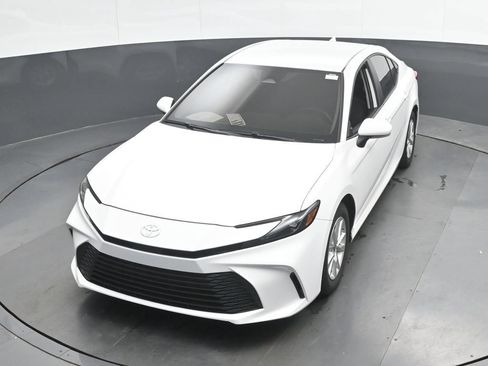 Used 2025 Toyota Camry LE FWD image 32
