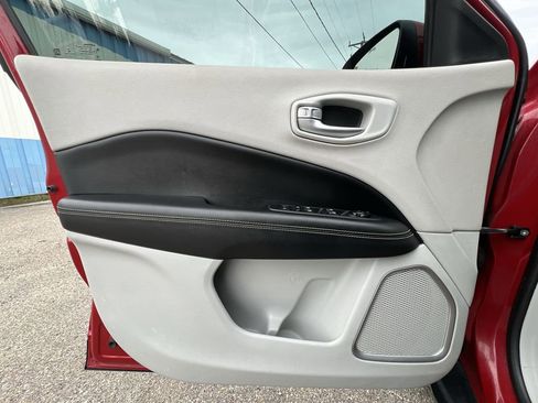 Used 2018 Jeep Compass Latitude w/ Popular Equipment Group image 21