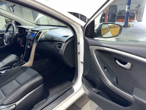 Used 2017 Hyundai Elantra GT image 25