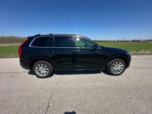 Used 2018 Volvo XC90 T6 Momentum w/ Momentum Plus Package AWD/4WD image 2