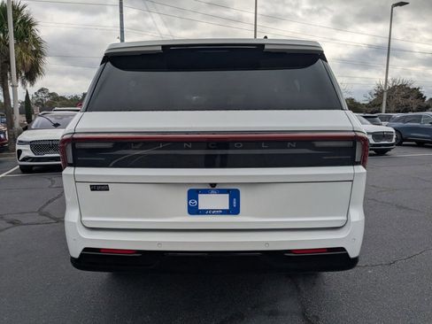 New 2025 Lincoln Navigator L Reserve image 5