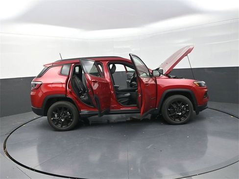 New 2026 Jeep Compass Latitude image 32